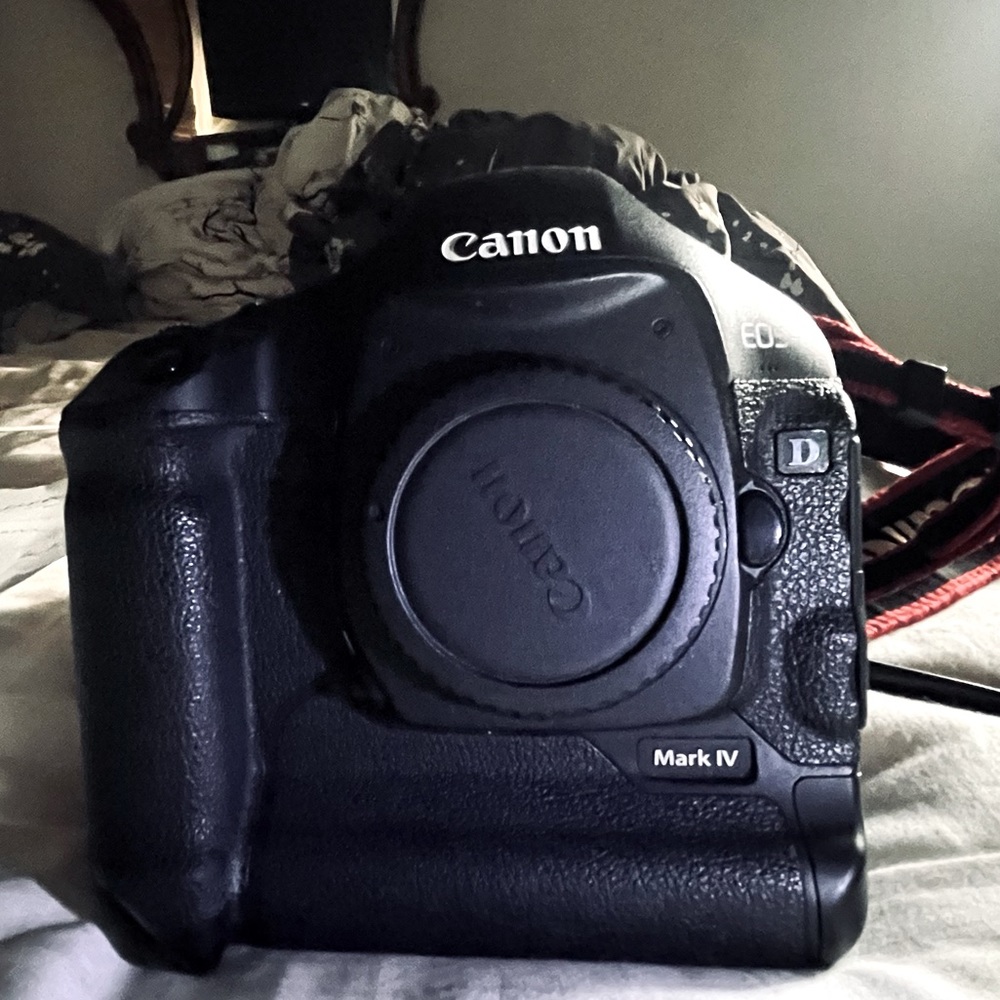 Cannon EOS-1 Mark IV + two battery charging dock. CAMERA BODY ONLY.
